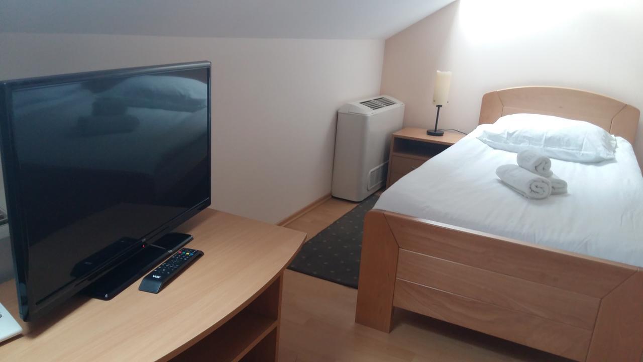 Stari Mlin Hotell Vrsac Eksteriør bilde